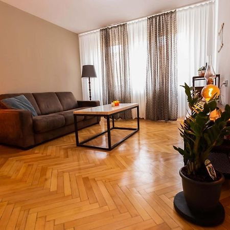Cosy 2-Bedroom Flat - Fully Equipped Resita Zewnętrze zdjęcie